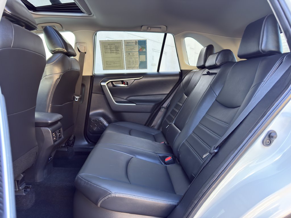 Used 2022 Toyota RAV4 XLE Premium AWD/4WD image 21