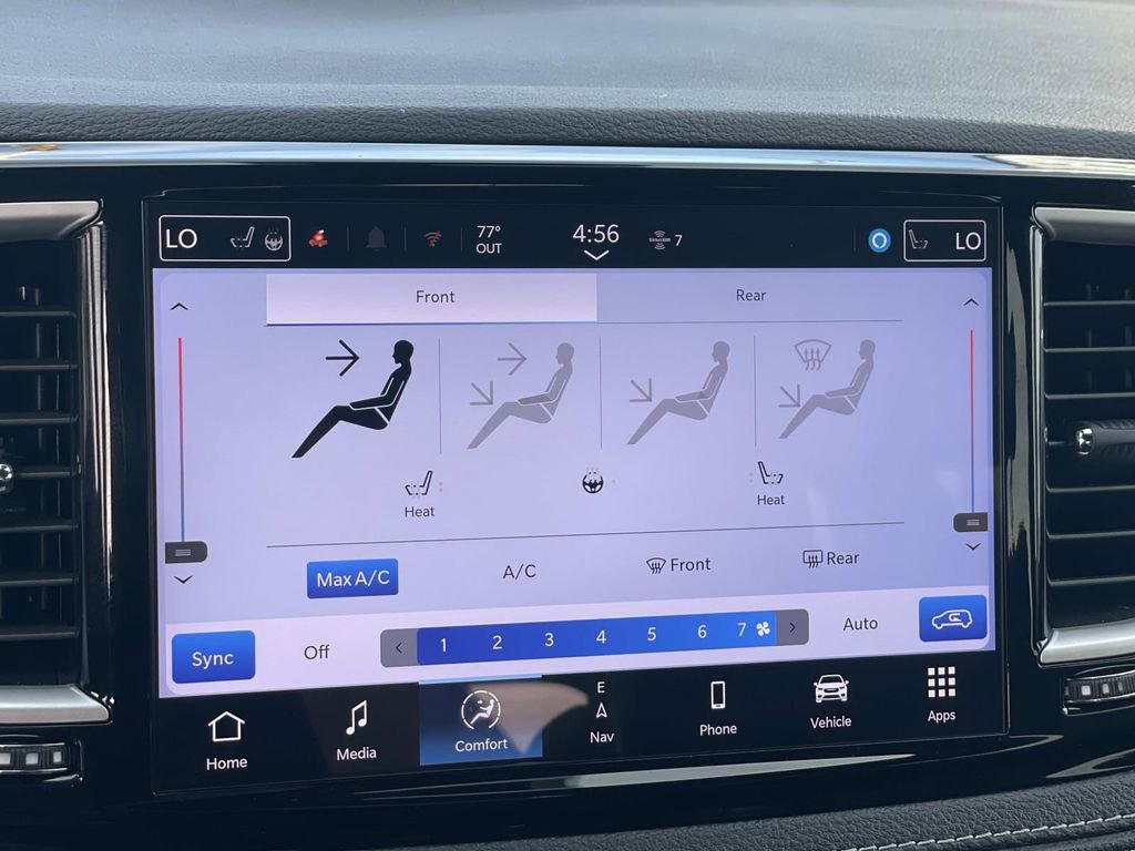 Used 2025 Chrysler Pacifica Select w/ Uconnect Theater Family Group image 10