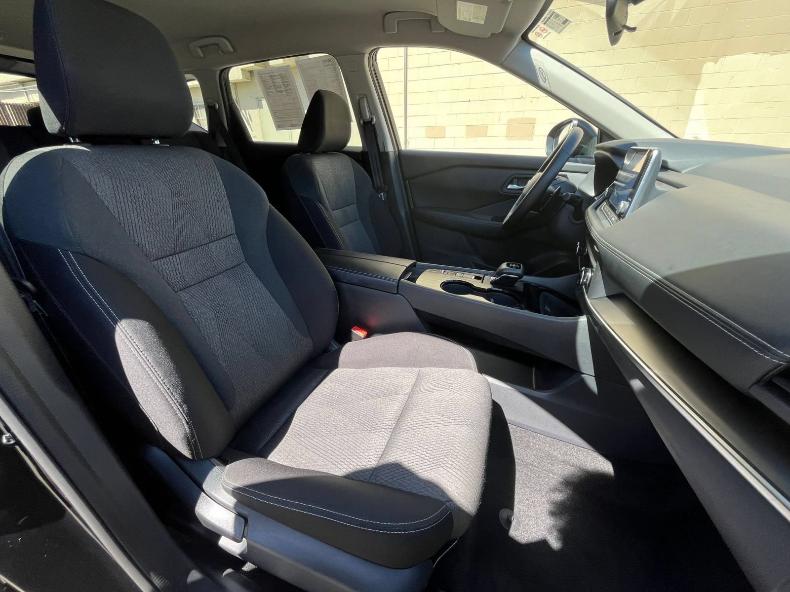 Used 2025 Nissan Rogue SV FWD image 38