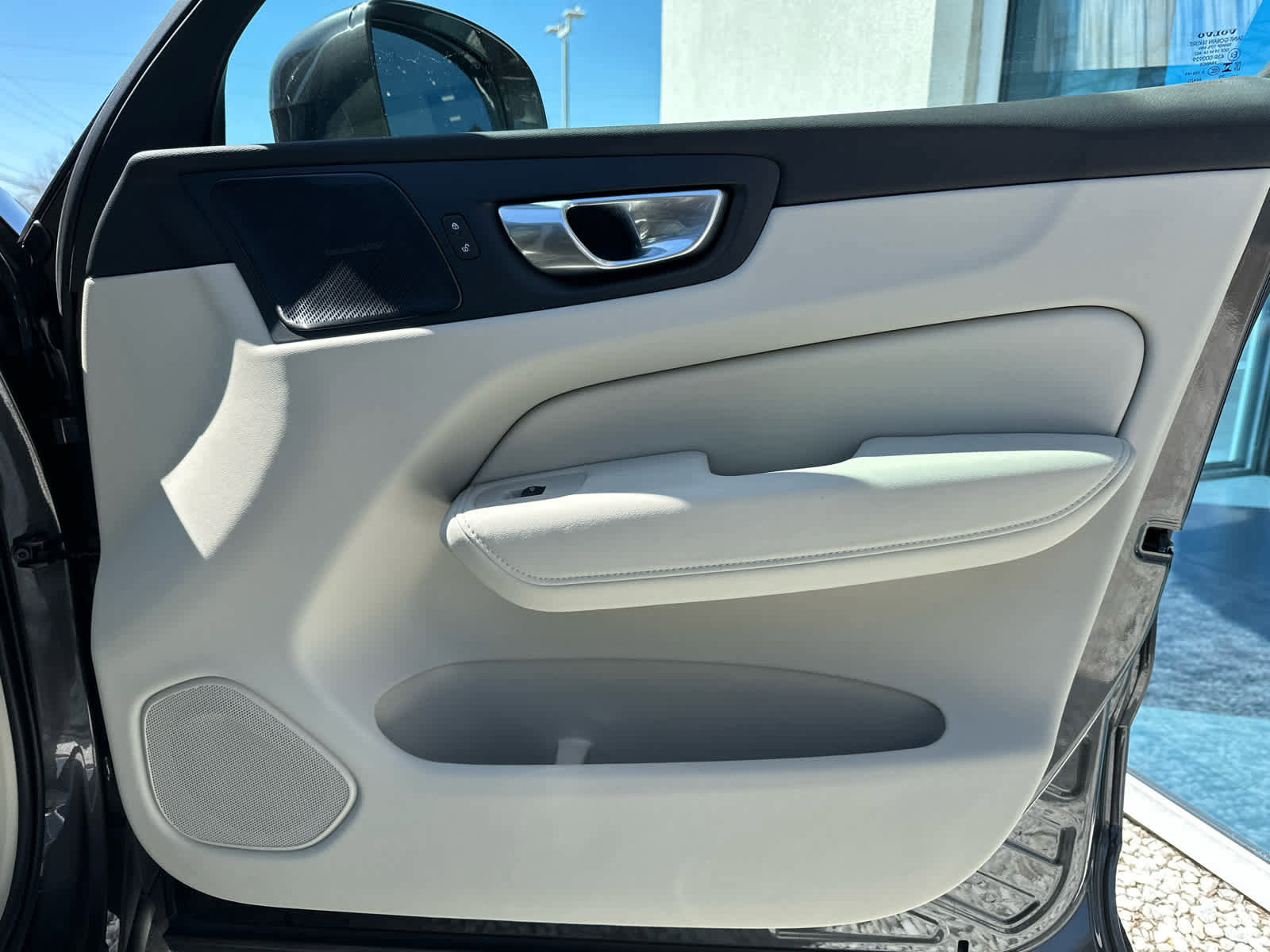 Used 2023 Volvo XC60 B5 Plus w/ Climate Package image 32