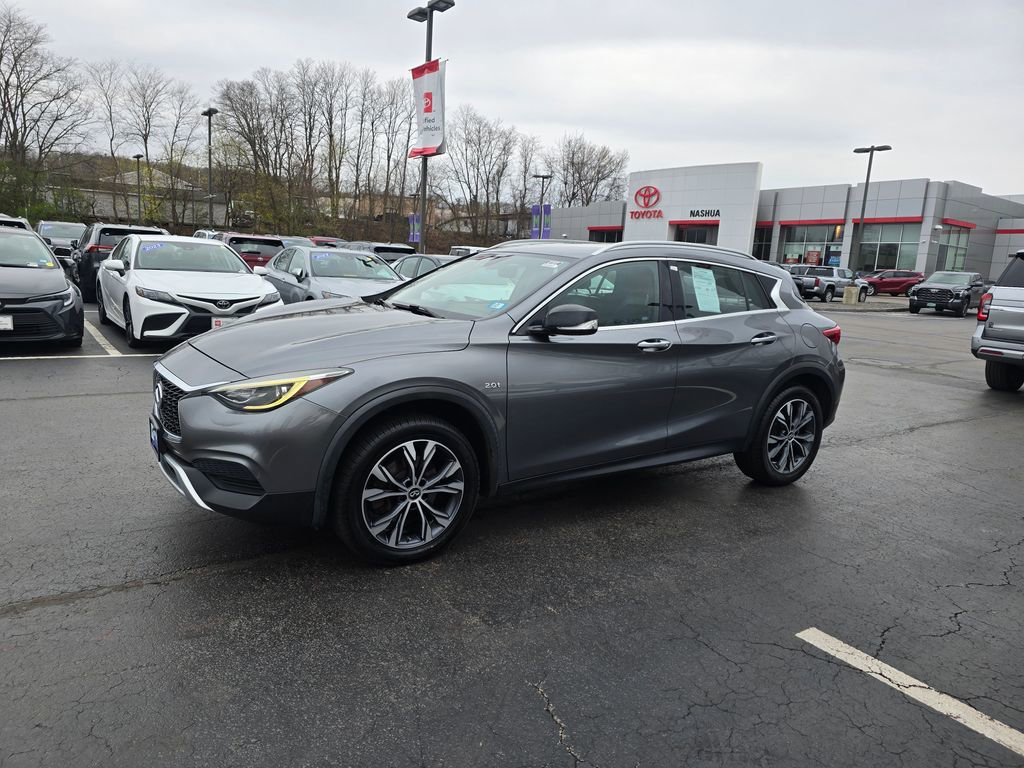 Used 2018 INFINITI QX30 Premium w/ Cargo Package image 3