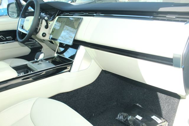 New 2026 Land Rover Range Rover Long Wheelbase SE image 24