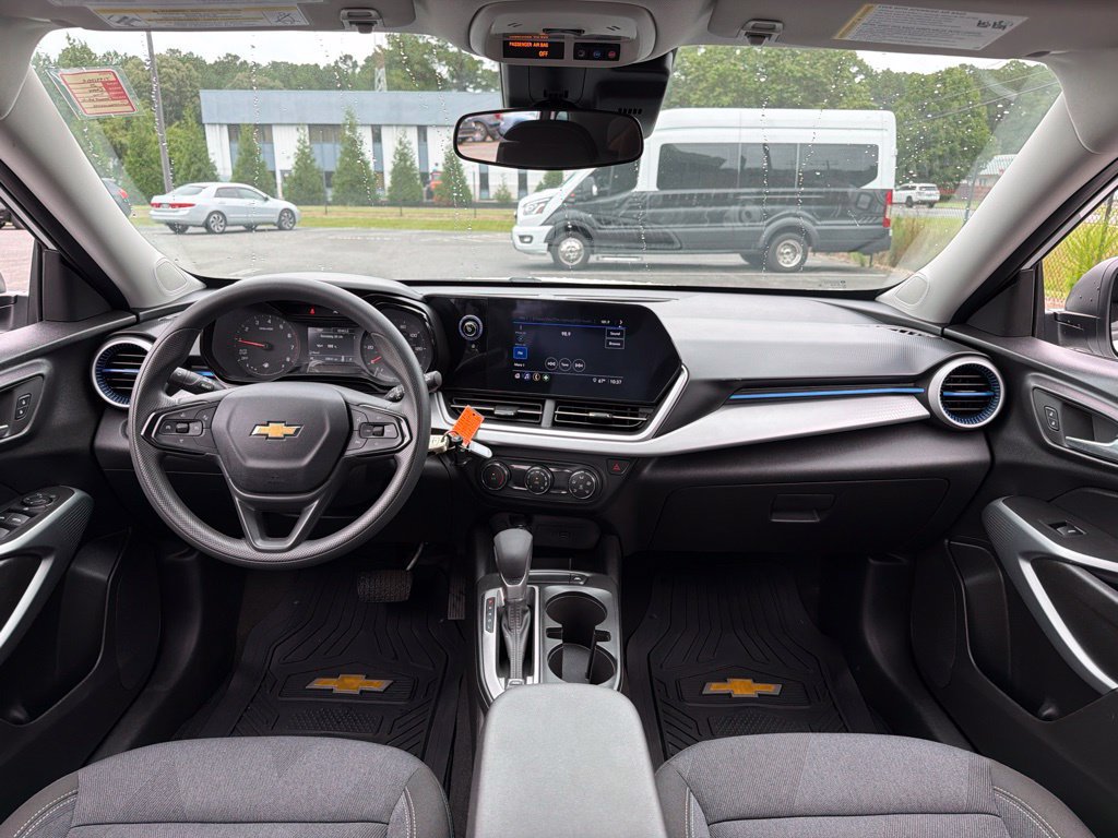 Used 2025 Chevrolet Trax LS FWD image 8