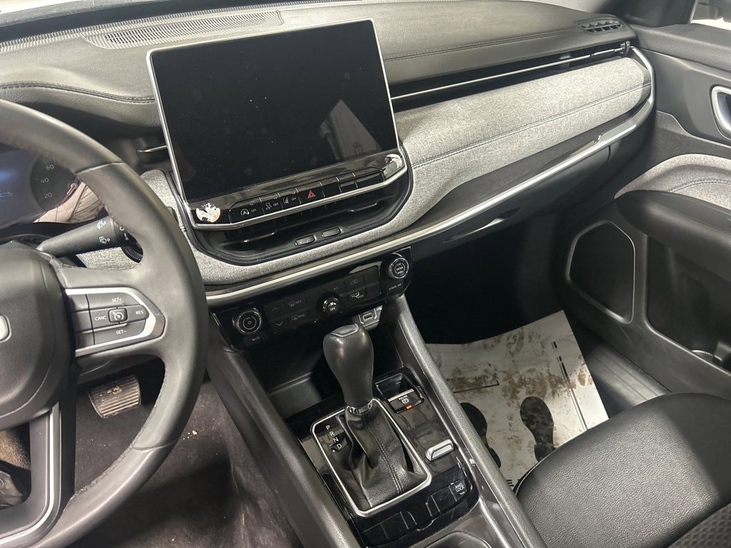 Used 2024 Jeep Compass Latitude w/ Altitude Special Edition image 7