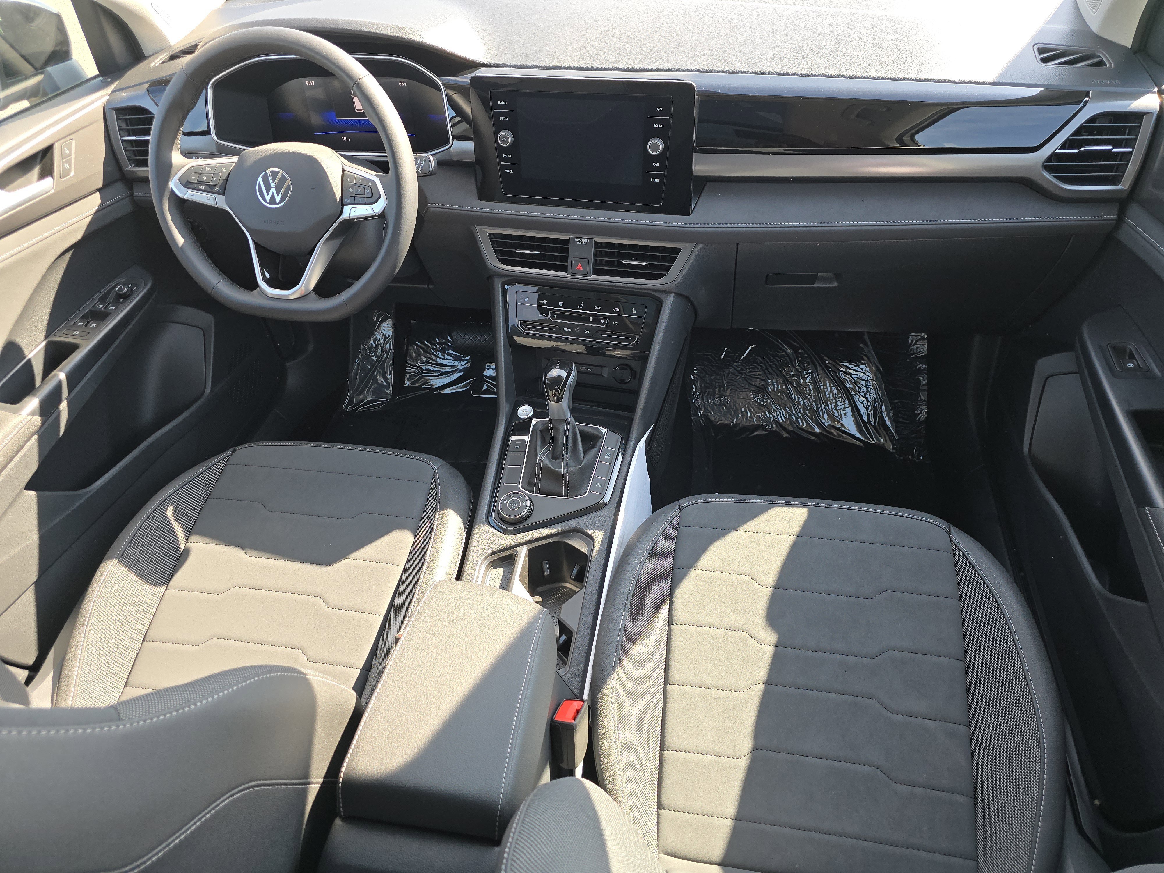 New 2025 Volkswagen Taos SE image 20