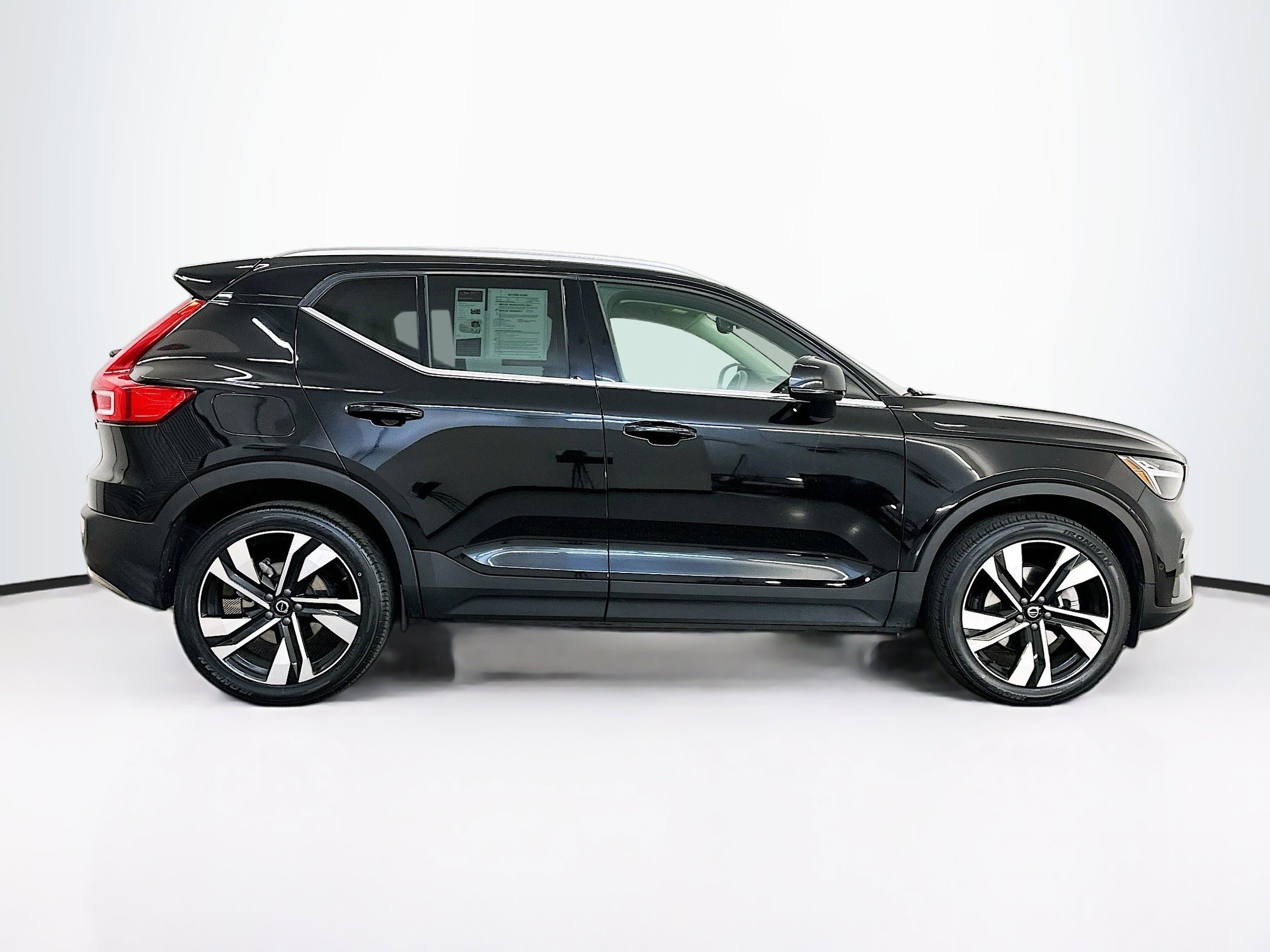 Used 2023 Volvo XC40 B5 Ultimate image 10