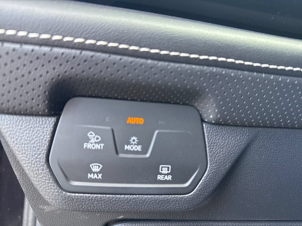 Used 2025 Volkswagen Atlas SE AWD/4WD image 21