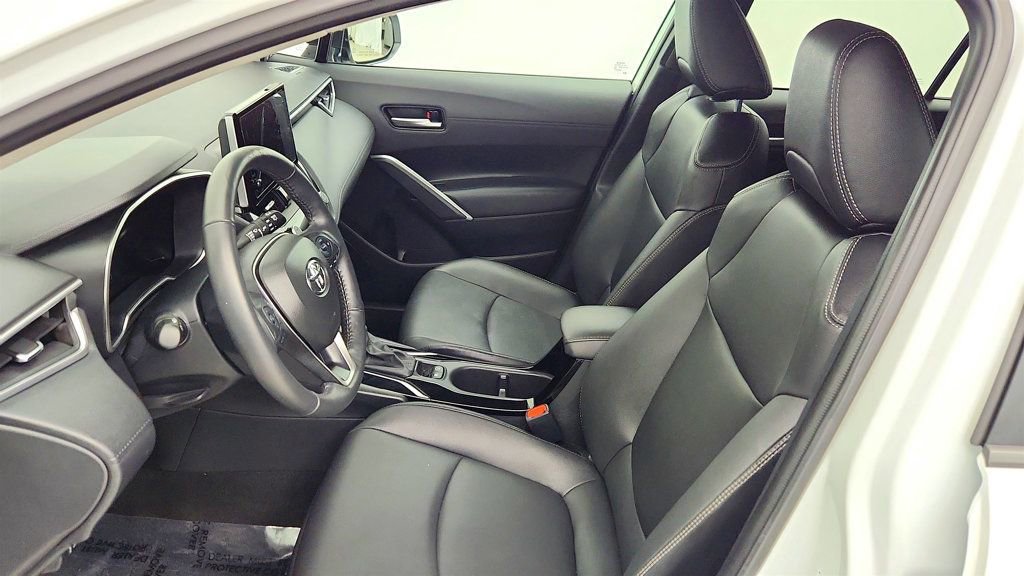 Used 2024 Toyota Corolla Cross XLE w/ Convenience Package image 20