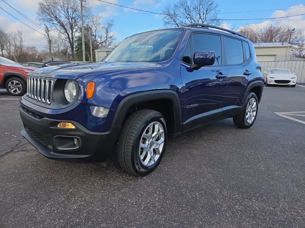Used 2017 Jeep Renegade Latitude w/ Popular Equipment Group image 3