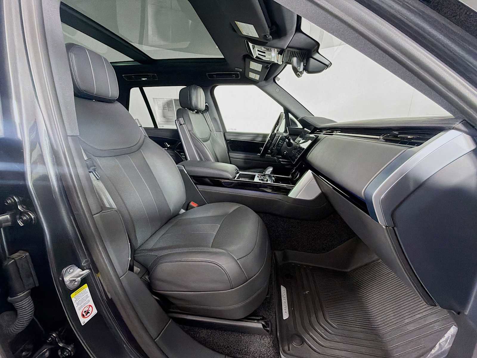 Certified 2023 Land Rover Range Rover SE image 57