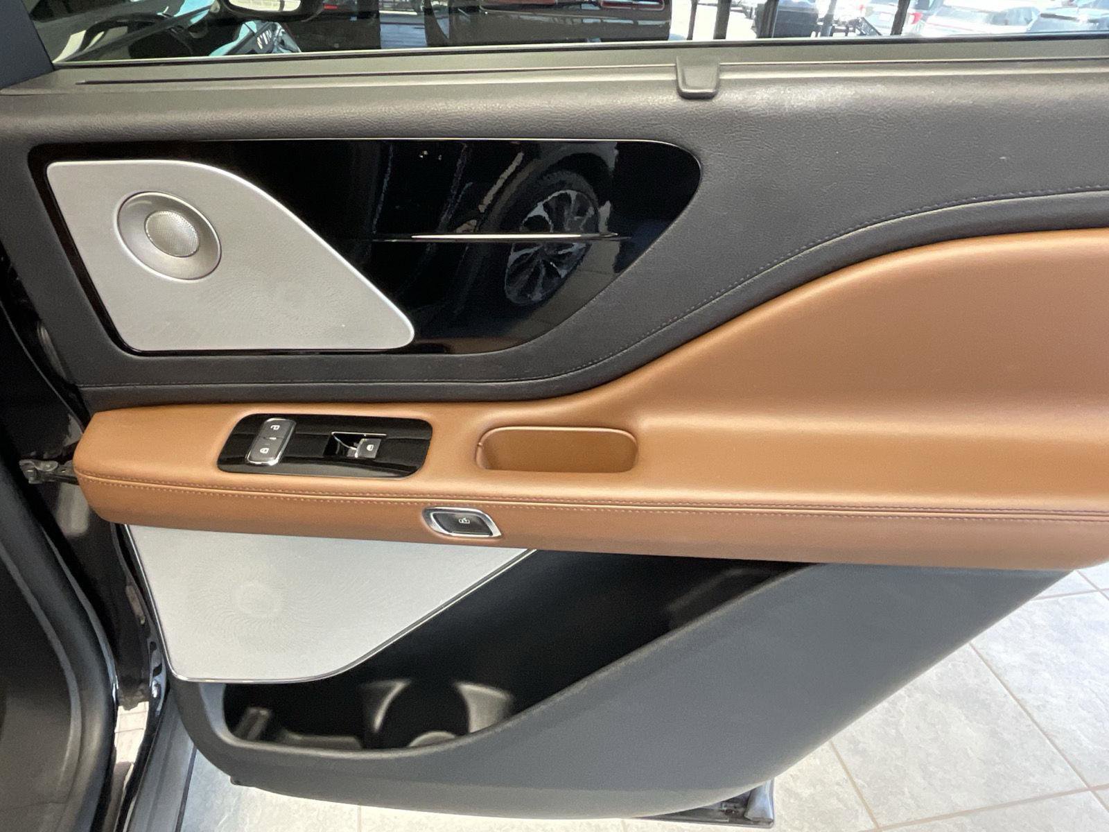 Used 2021 Lincoln Aviator Reserve w/ Equipment Group 202A AWD/4WD image 16