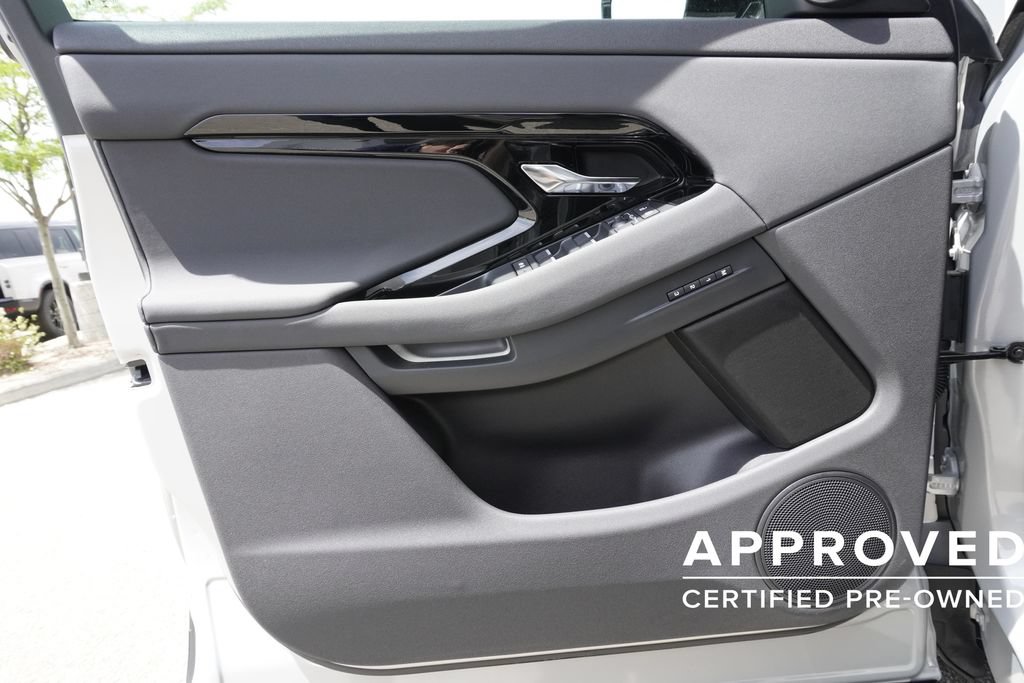 Used 2025 Land Rover Range Rover Evoque S AWD/4WD image 17