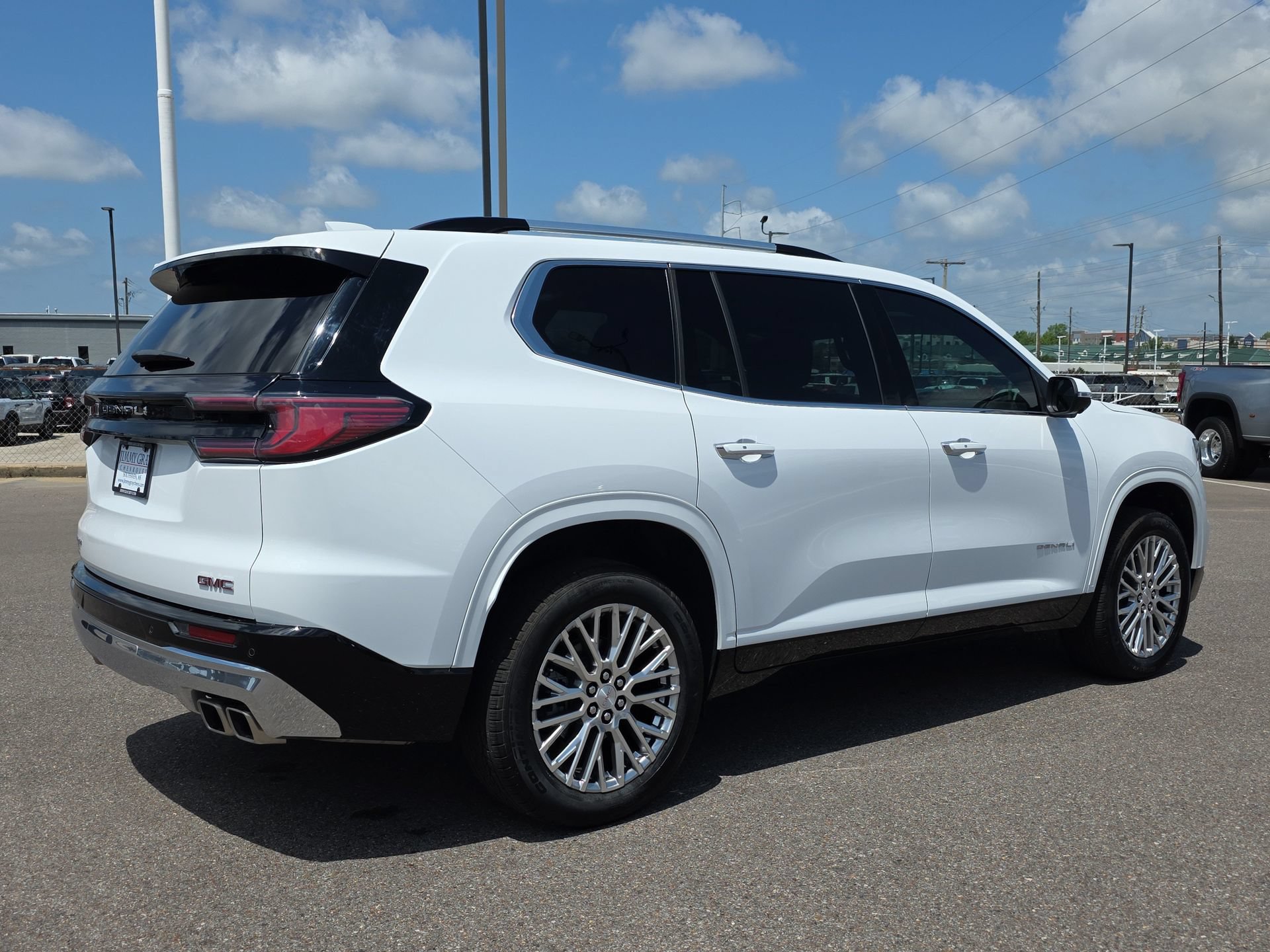 Used 2025 GMC Acadia Denali FWD image 5