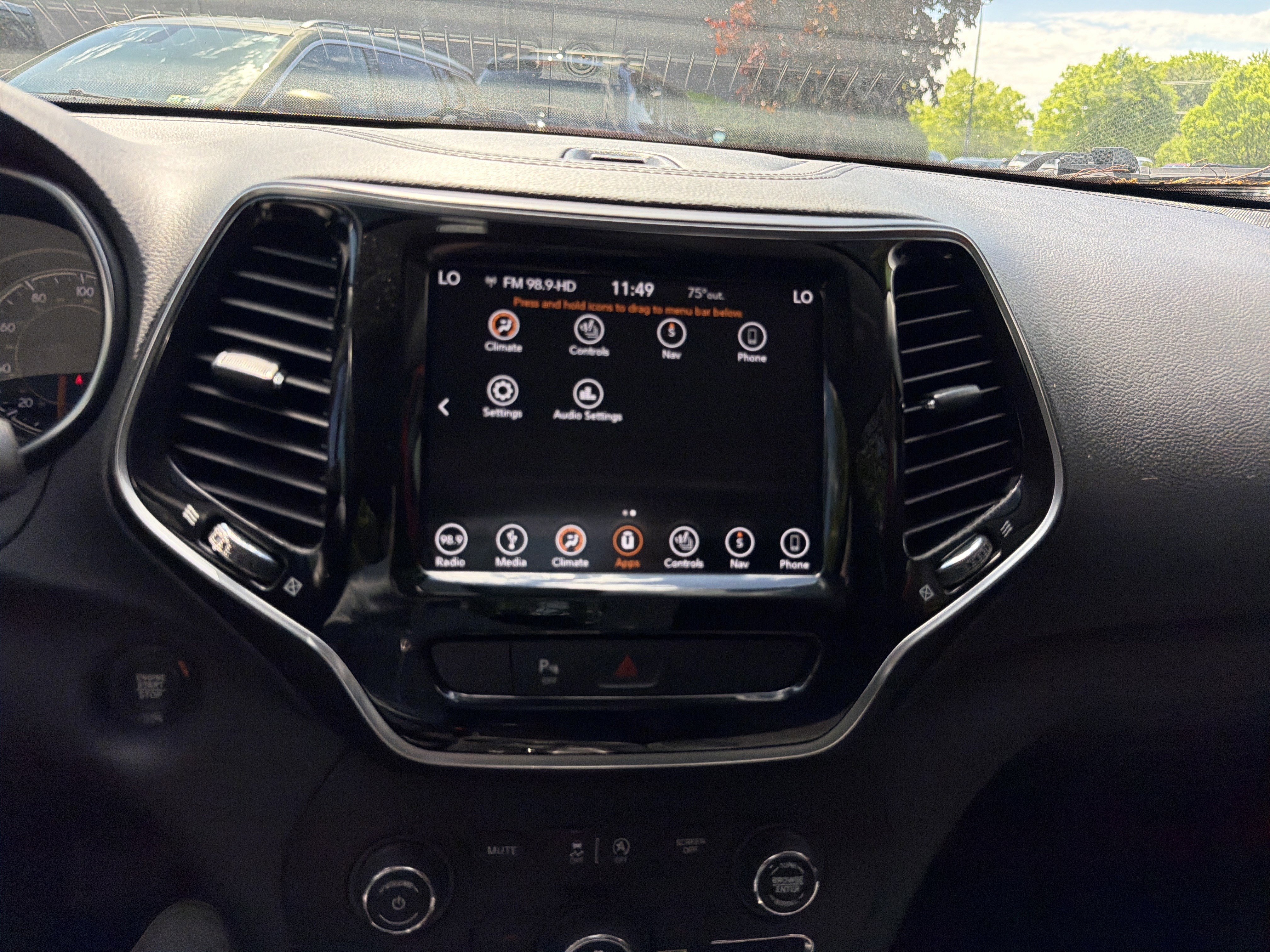 Certified 2019 Jeep Cherokee Limited w/ Luxury Group AWD/4WD image 29