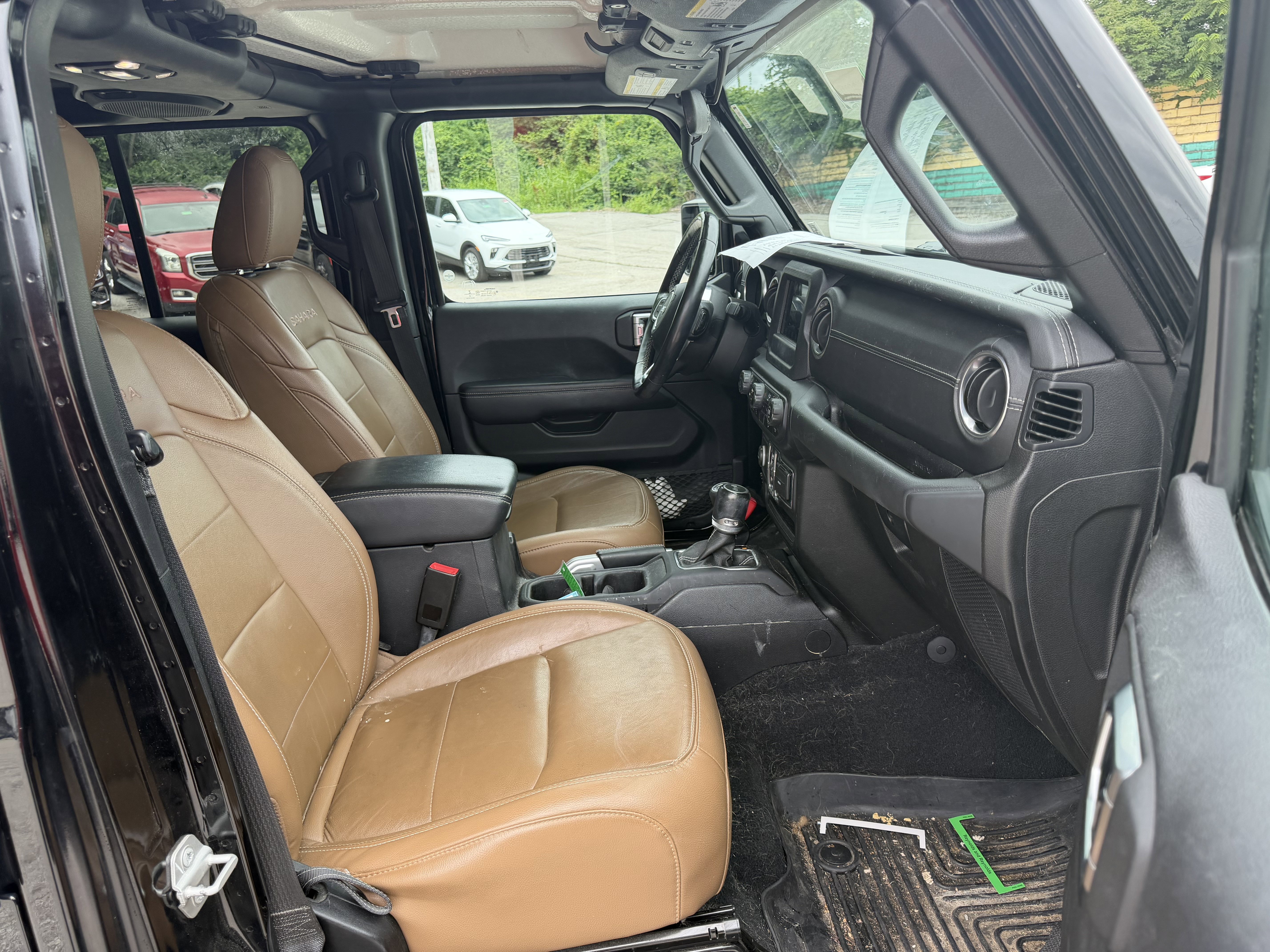 Used 2020 Jeep Wrangler Unlimited Sahara w/ Dual Top Group AWD/4WD image 11