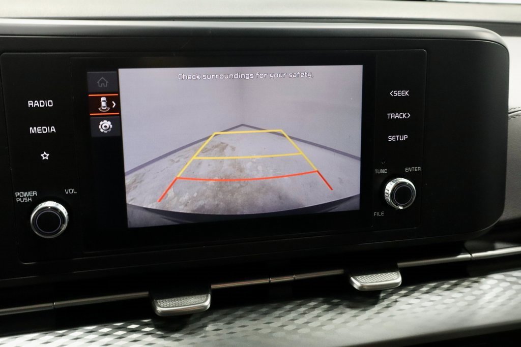 Used 2024 Kia Carnival LX image 2