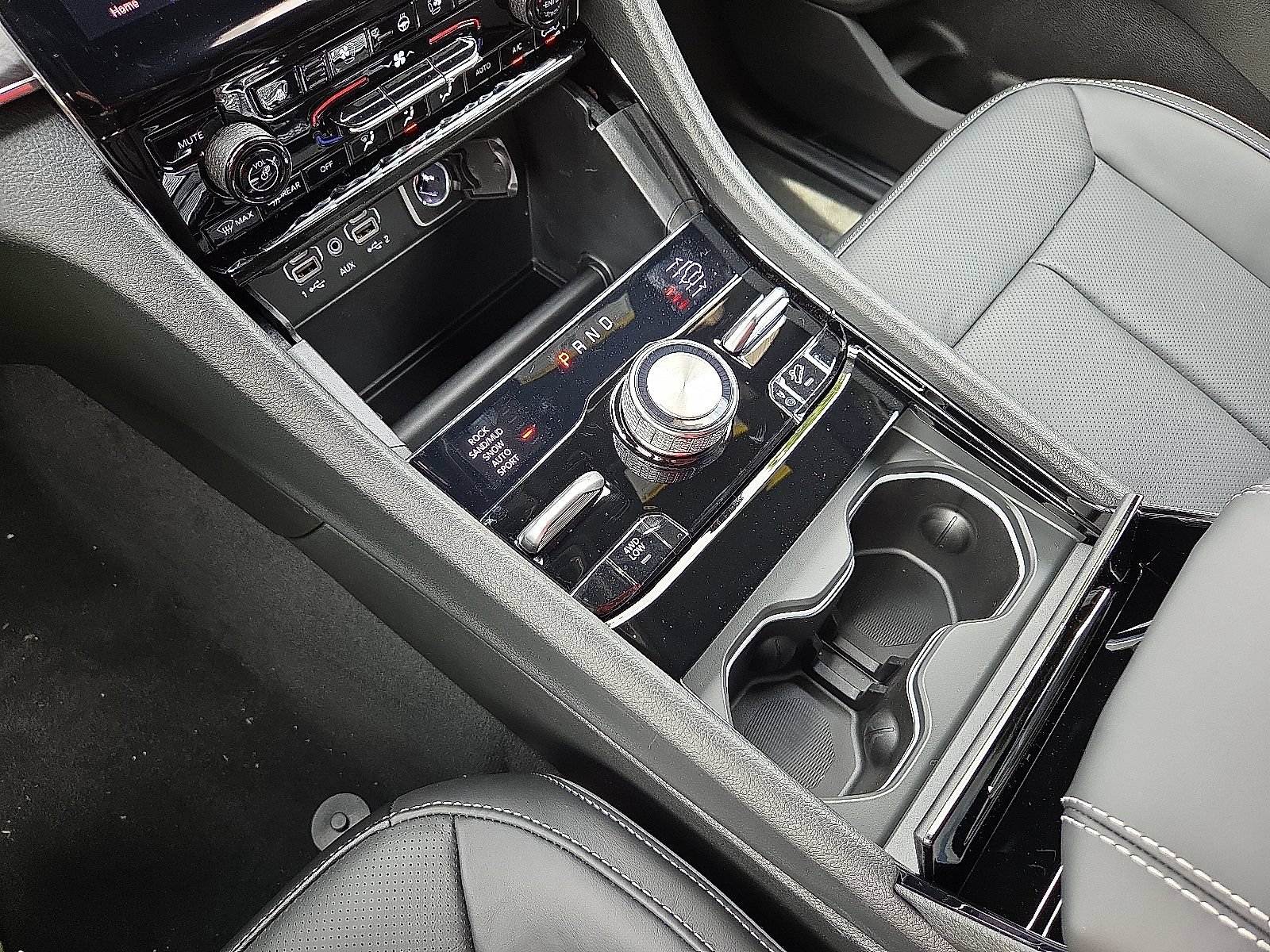 New 2025 Jeep Grand Cherokee L Overland w/ Rear Seat Video Group I AWD/4WD image 23