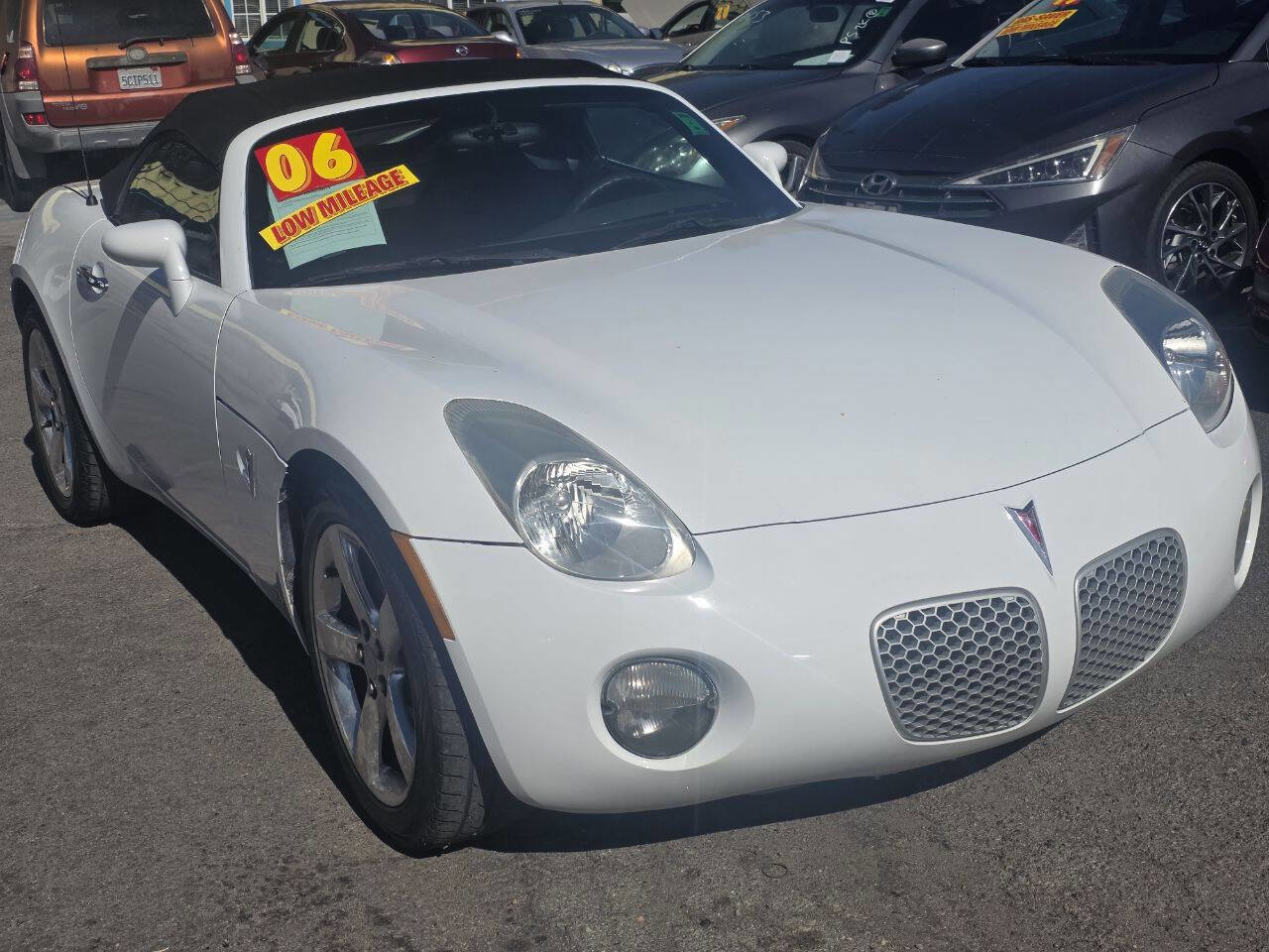 Used 2006 Pontiac Solstice Convertible w/ Power Package RWD image 1