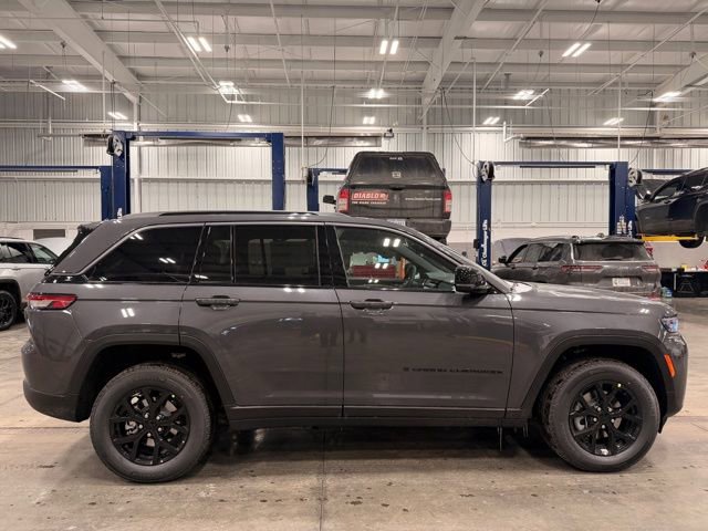 New 2026 Jeep Grand Cherokee Laredo image 2