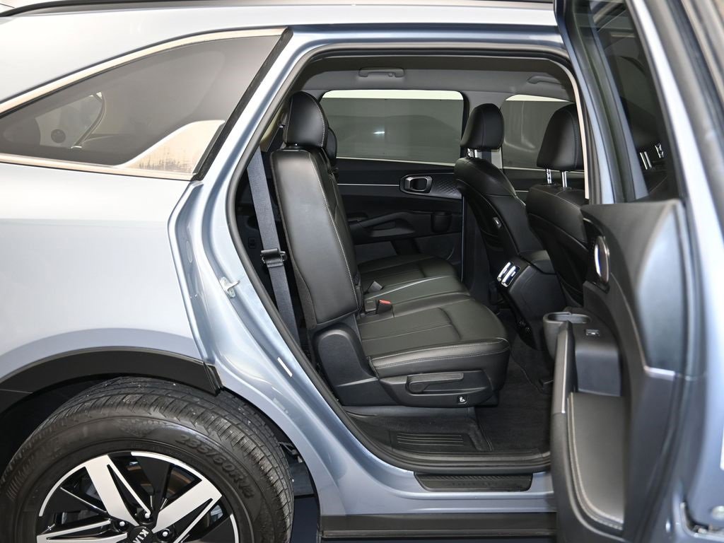Used 2021 Kia Sorento S image 26