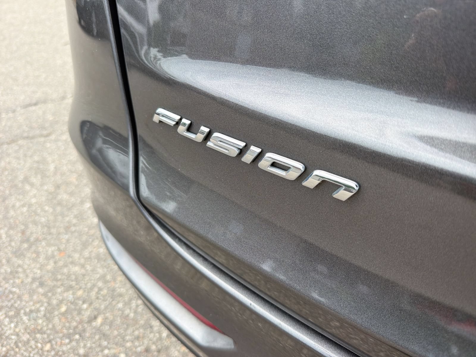 Used 2020 Ford Fusion SE FWD image 14
