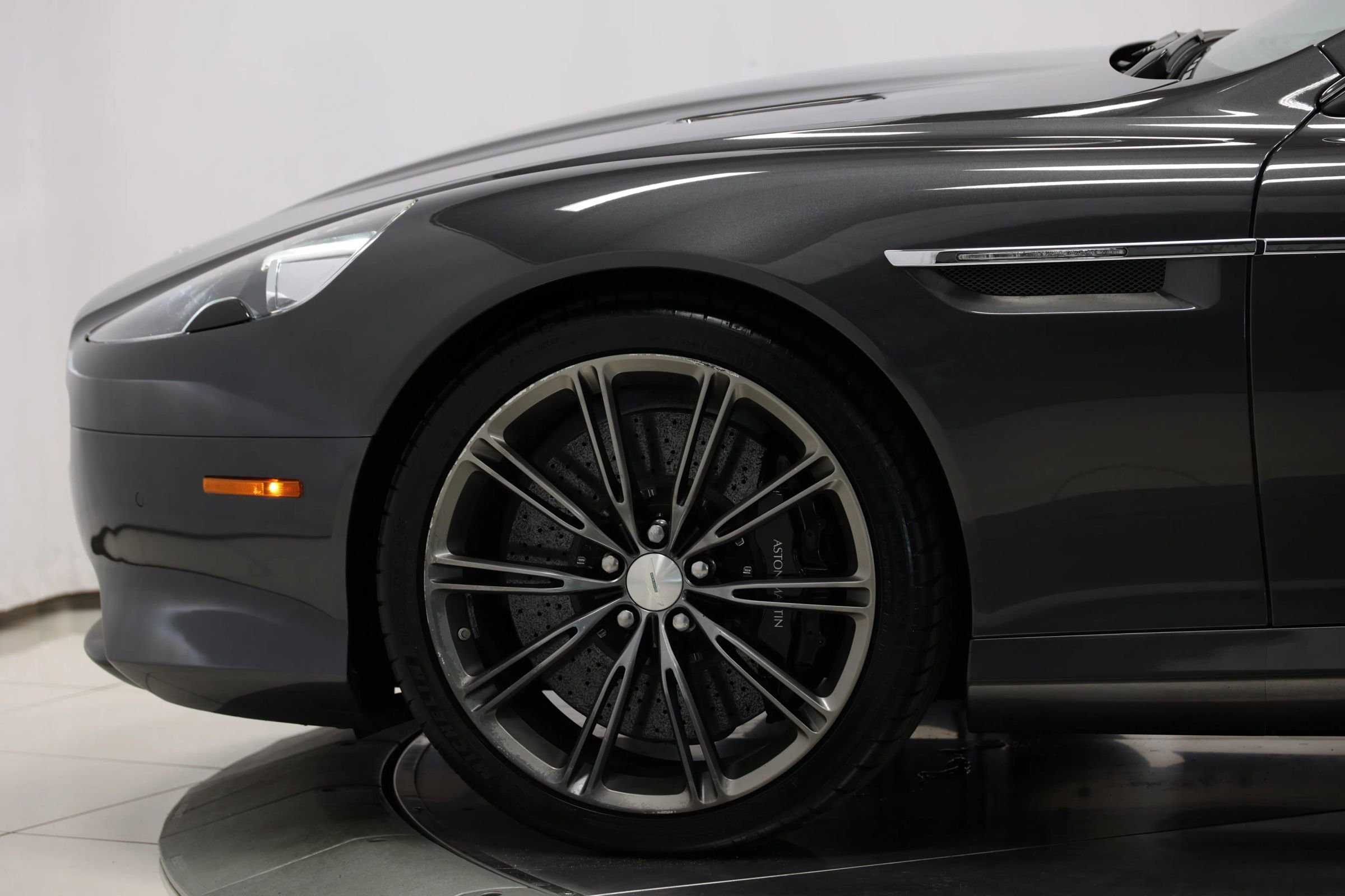 Used 2012 Aston Martin Virage Volante image 8