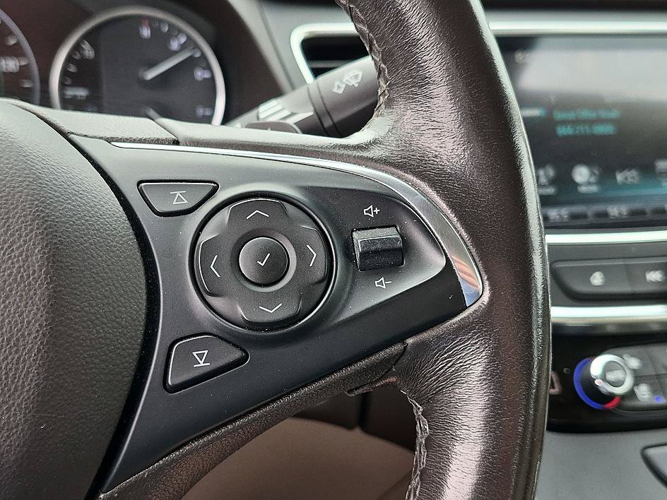 Certified 2017 Buick LaCrosse Premium FWD image 18