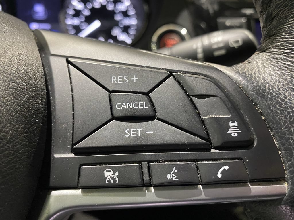 Used 2018 Nissan Rogue SV w/ Premium Package FWD image 11