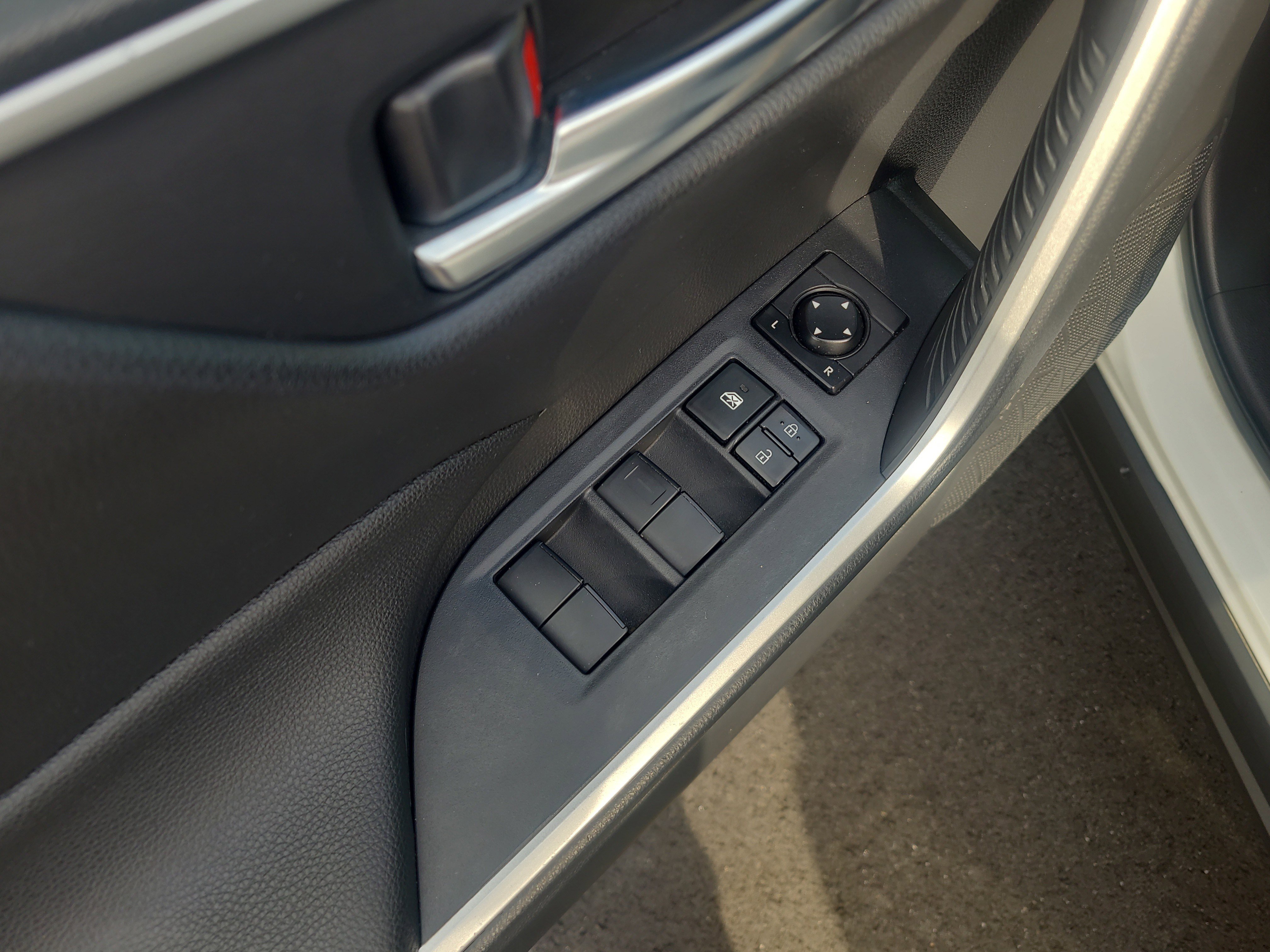 Certified 2019 Toyota RAV4 XLE w/ Convenience Package AWD/4WD image 13