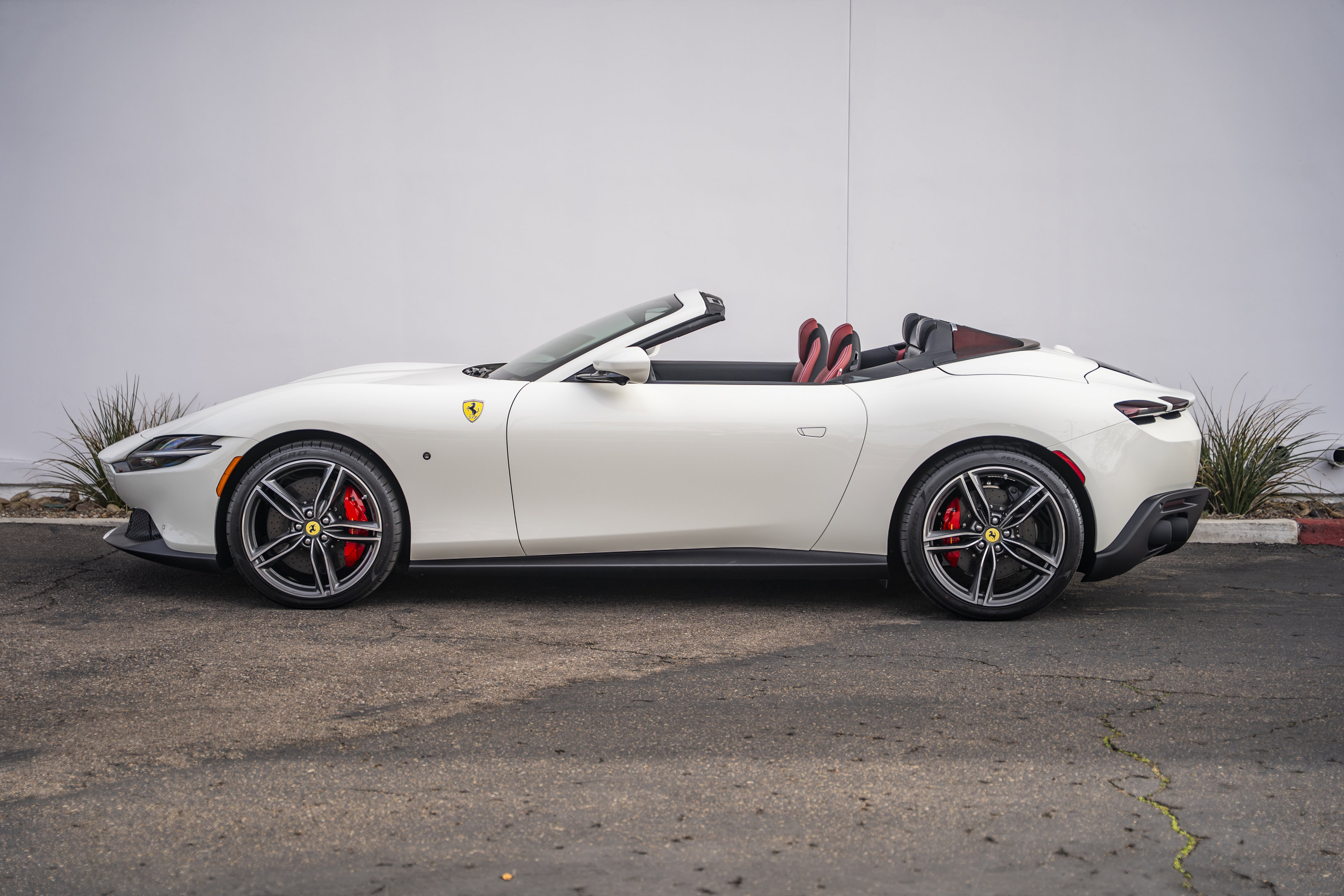 Used 2026 Ferrari Roma Spider RWD image 2