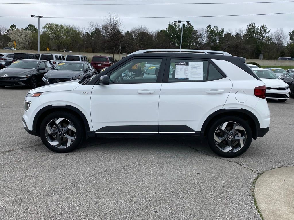 Used 2024 Hyundai Venue Limited image 4