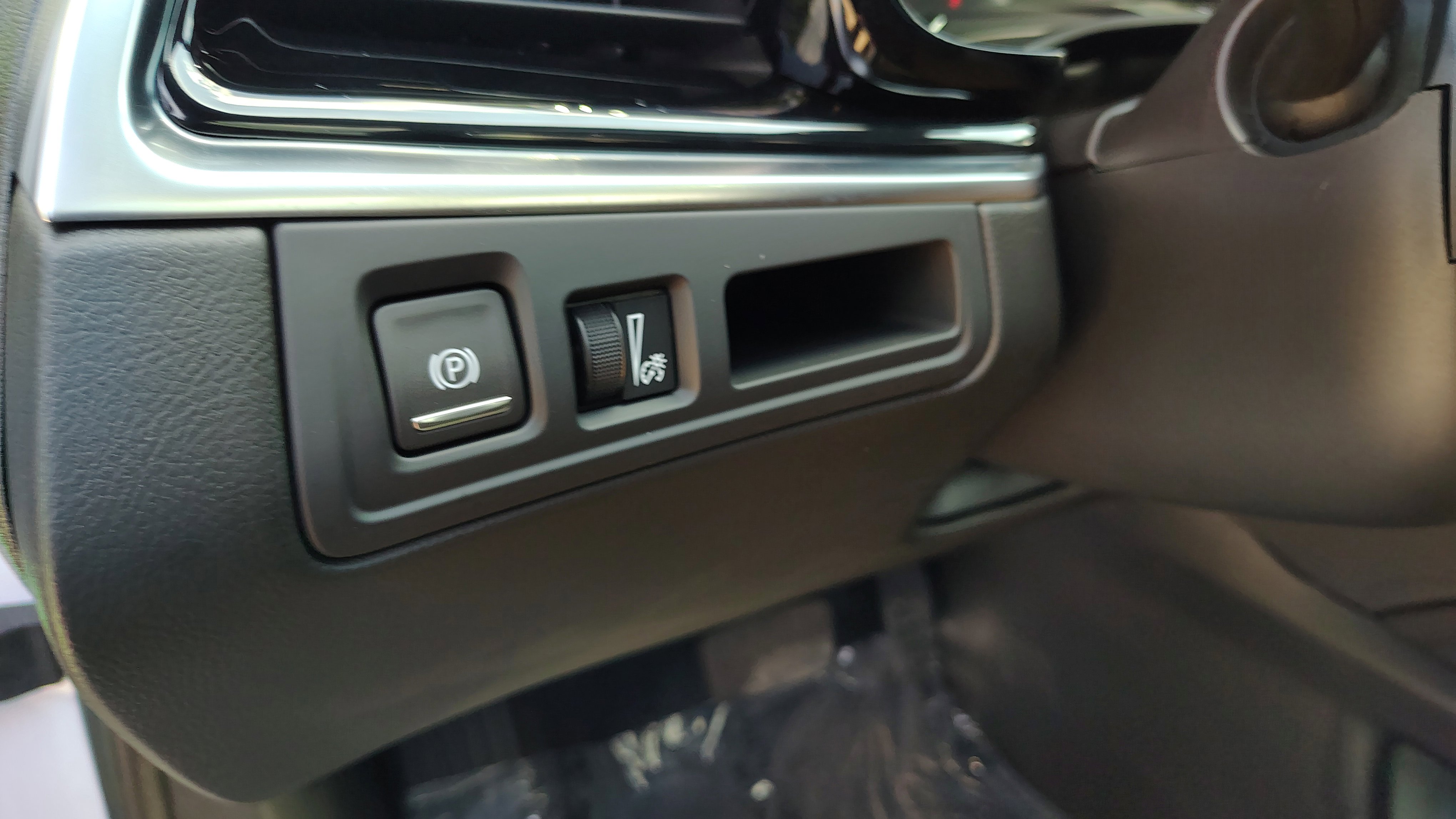 New 2025 Cadillac XT6 Luxury w/ LPO, Premium Carpet Package image 16