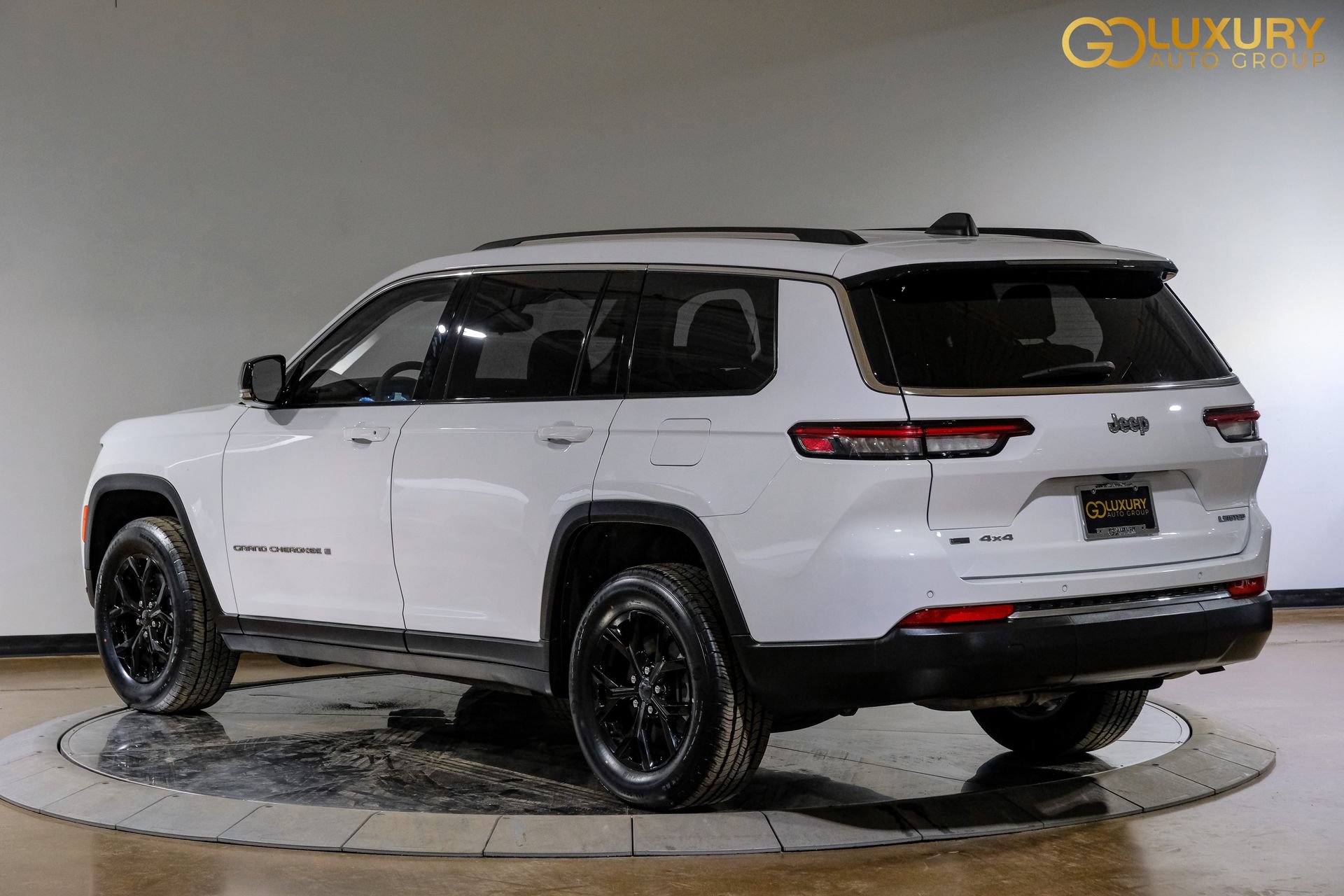 Used 2023 Jeep Grand Cherokee L Limited AWD/4WD image 12