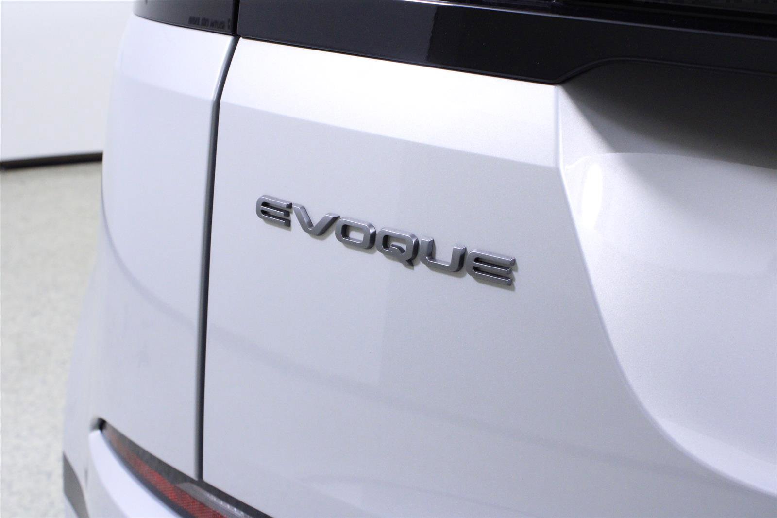 Used 2024 Land Rover Range Rover Evoque S AWD/4WD image 9