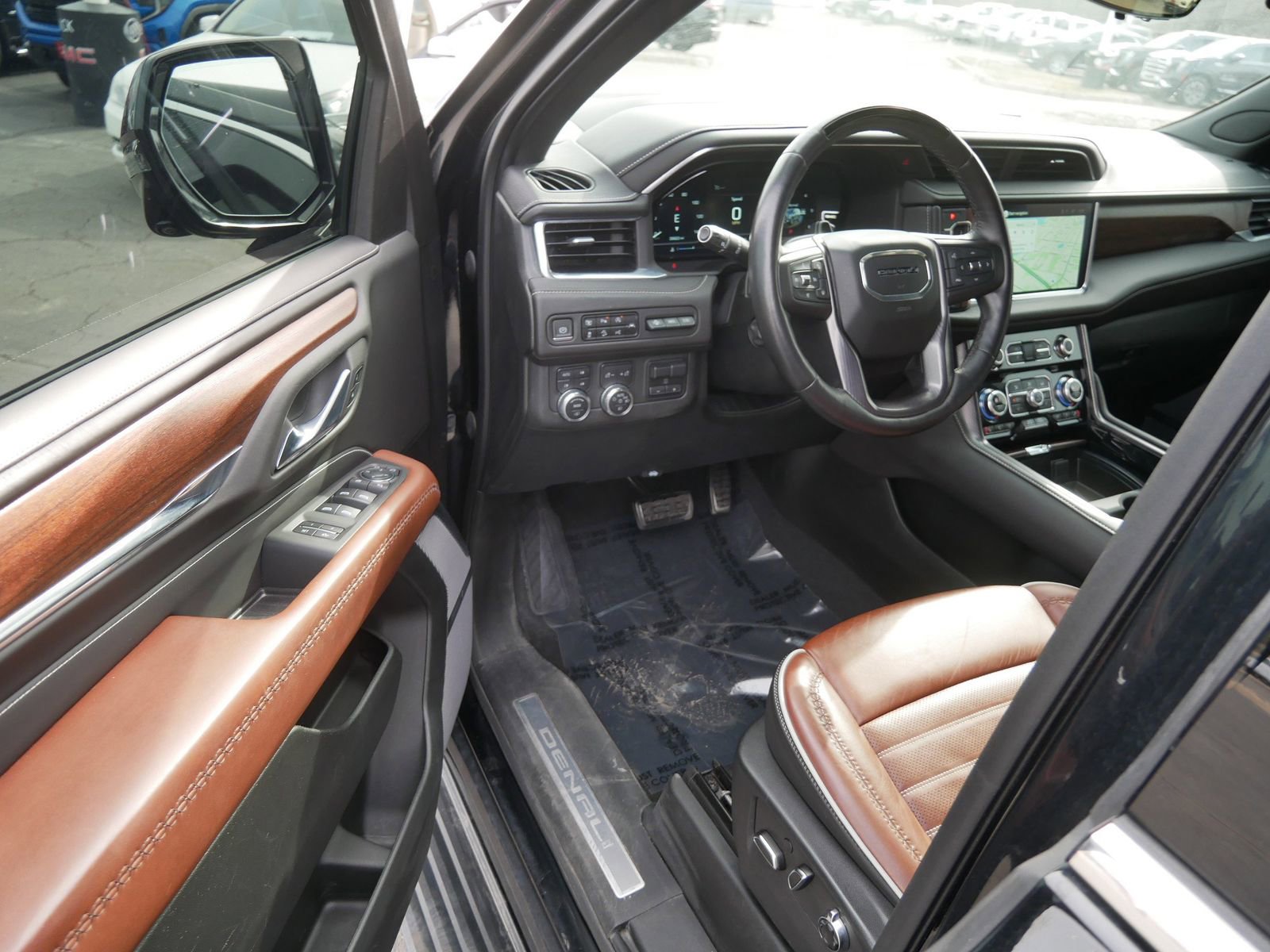 Used 2023 GMC Yukon XL Denali Ultimate image 9