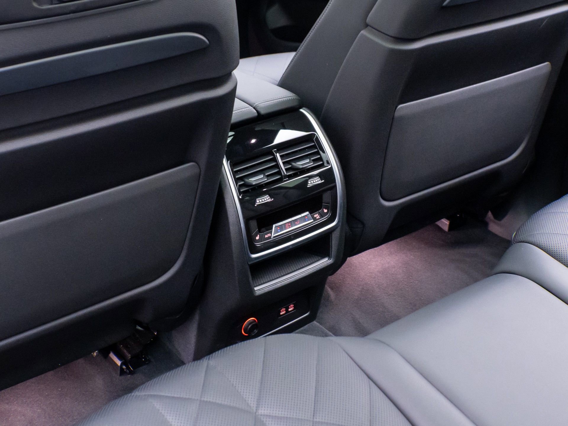 Certified 2025 BMW X7 xDrive40i image 17