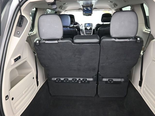Used 2014 Chrysler Town & Country Touring-L image 25