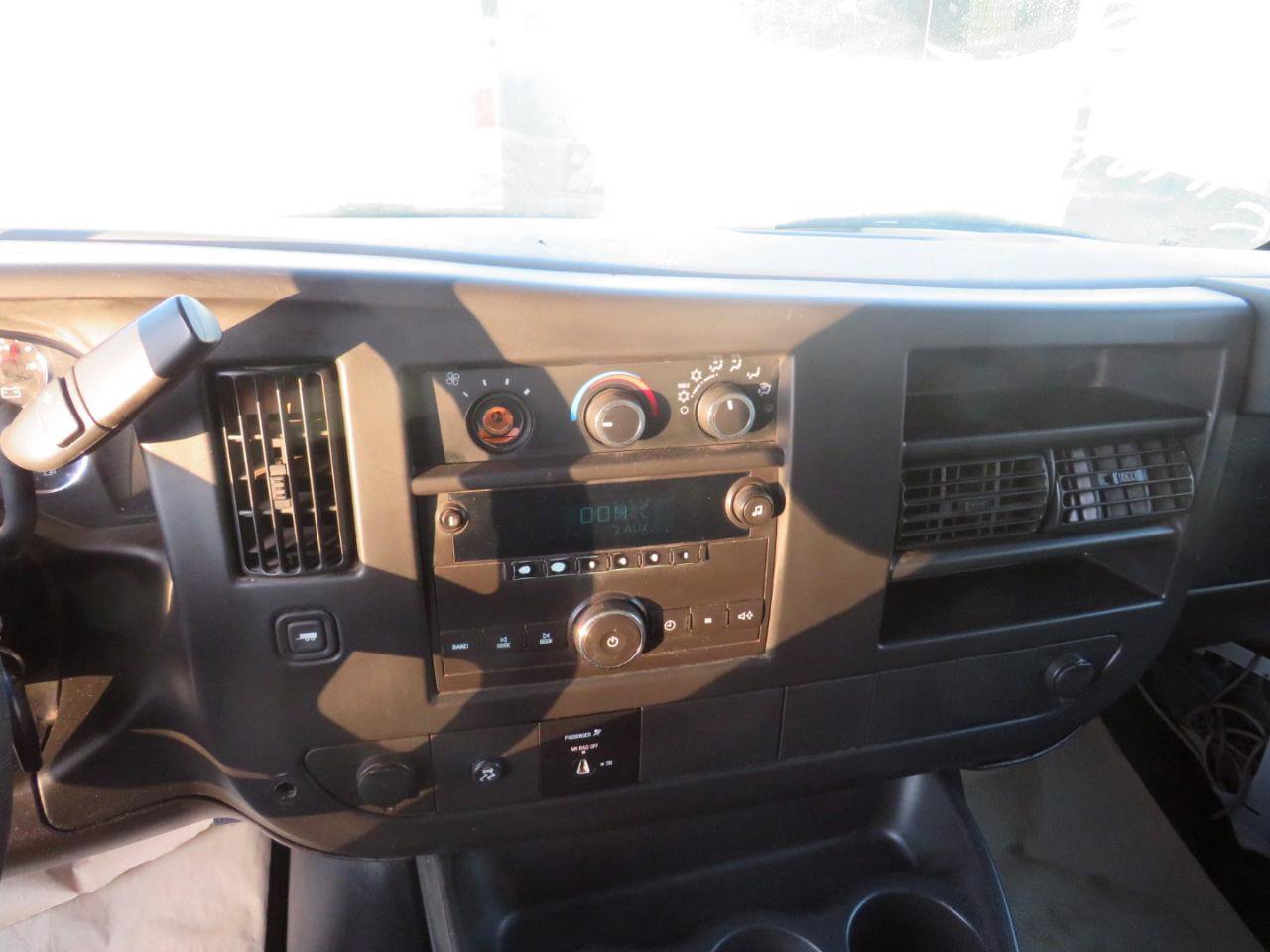 Used 2011 Chevrolet Express 2500 RWD image 33