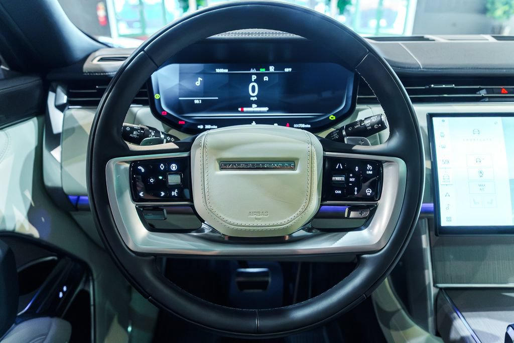 Used 2025 Land Rover Range Rover SE AWD/4WD image 5