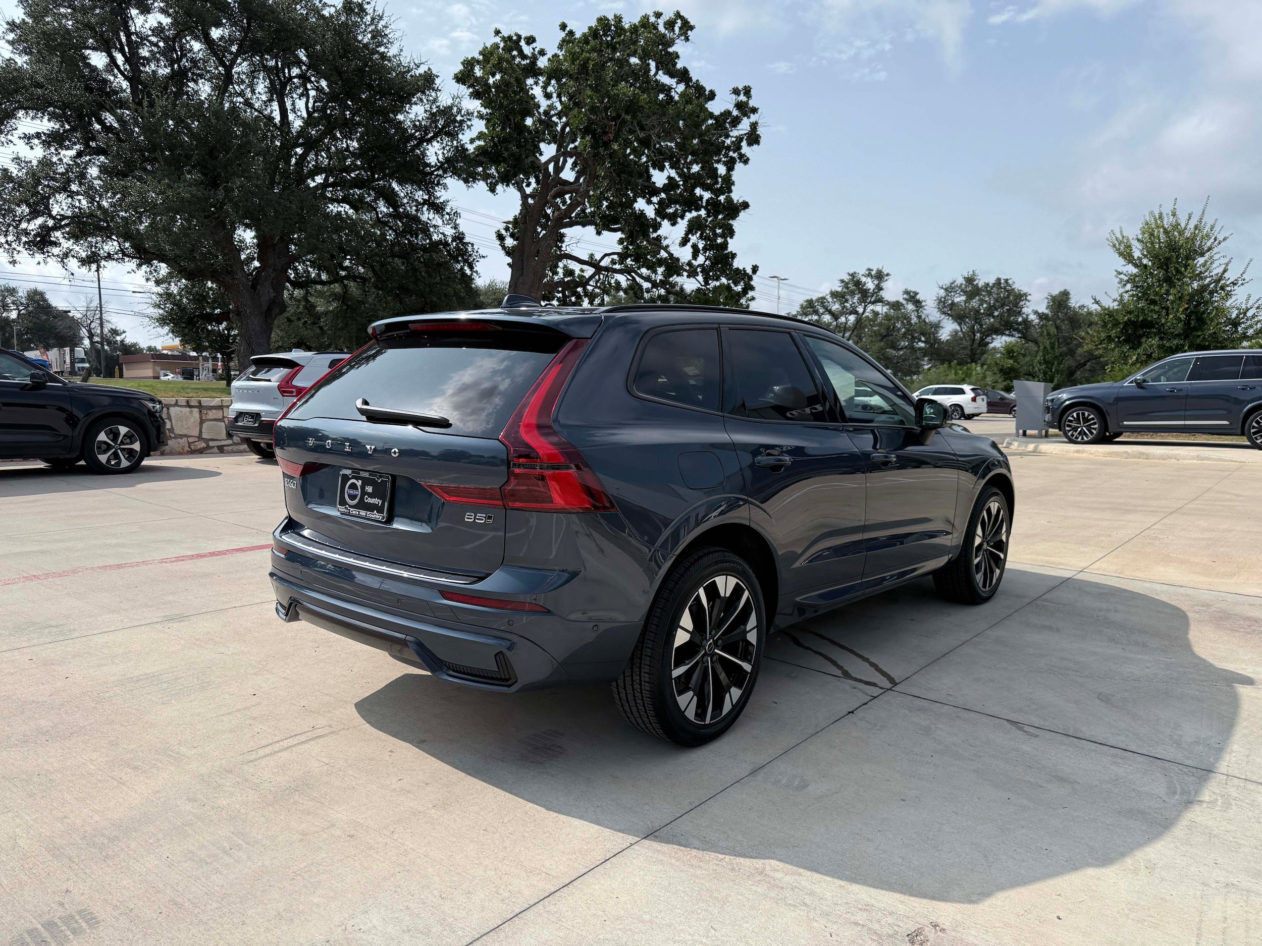 Certified 2026 Volvo XC60 B5 Plus AWD/4WD image 6