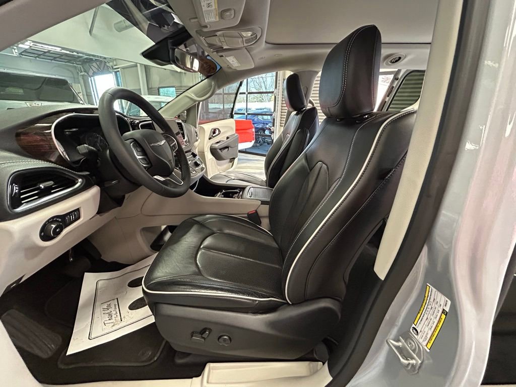 Used 2023 Chrysler Pacifica Limited image 53