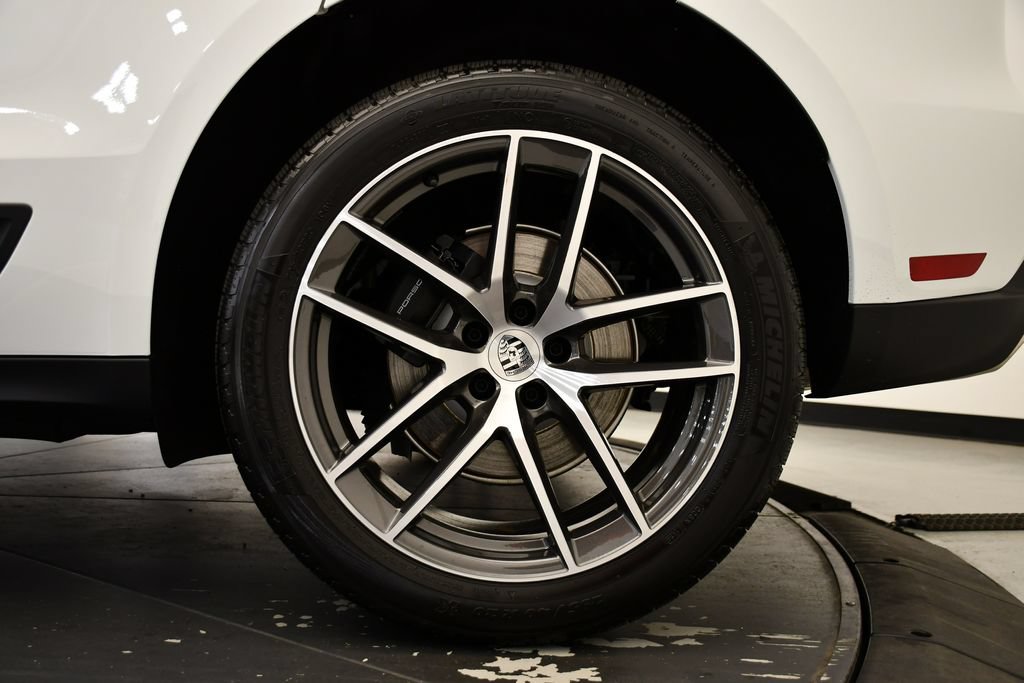 Certified 2026 Porsche Macan Turbo AWD/4WD image 17