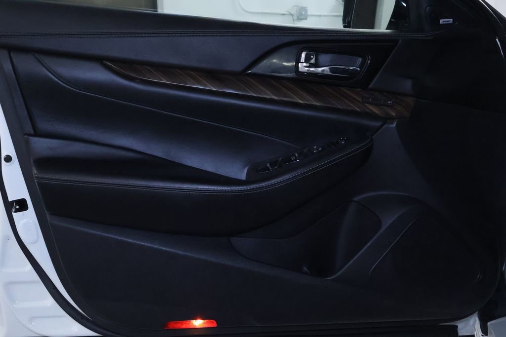 Used 2017 Nissan Maxima Platinum w/ Interior Lighting Package image 13