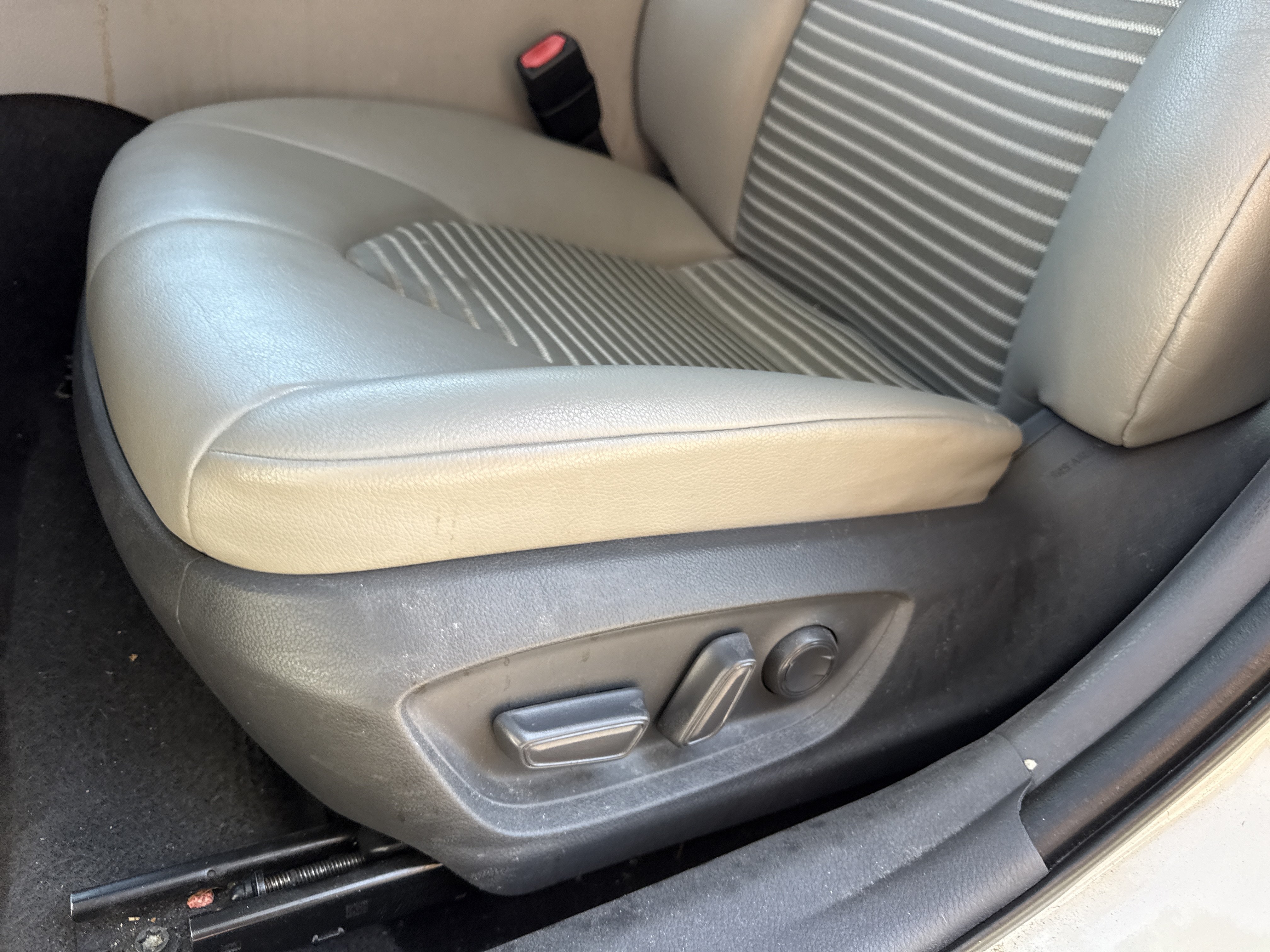 Used 2021 Toyota Camry SE FWD image 31