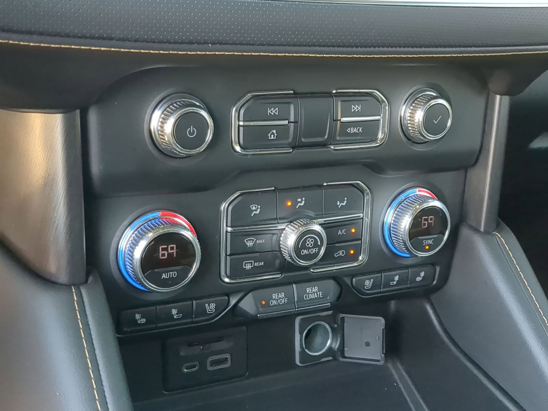 Used 2021 GMC Yukon AT4 w/ Rear Media and Nav Package image 18