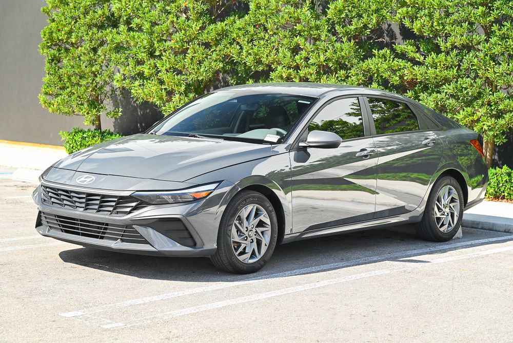 Used 2024 Hyundai Elantra Blue FWD image 1