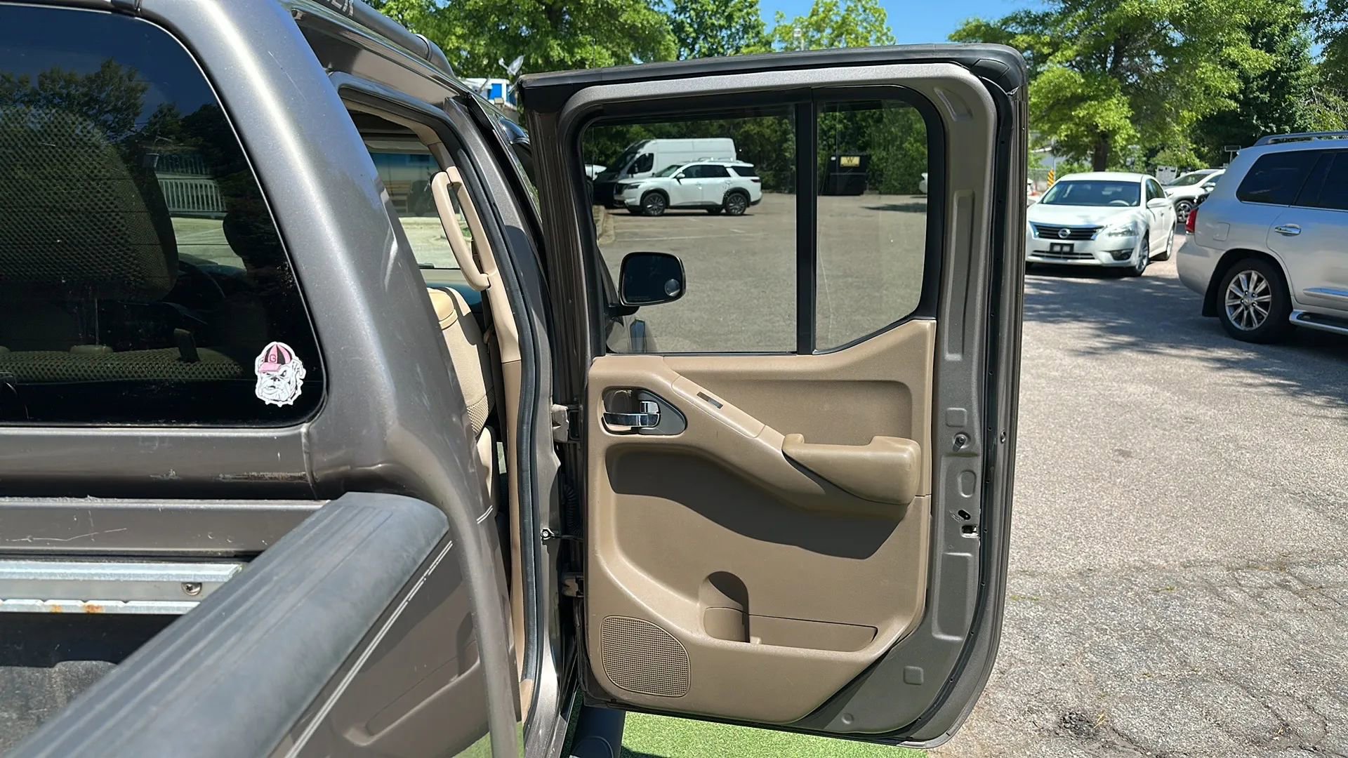Used 2005 Nissan Frontier LE w/ (J01) Sunroof Pkg RWD image 19