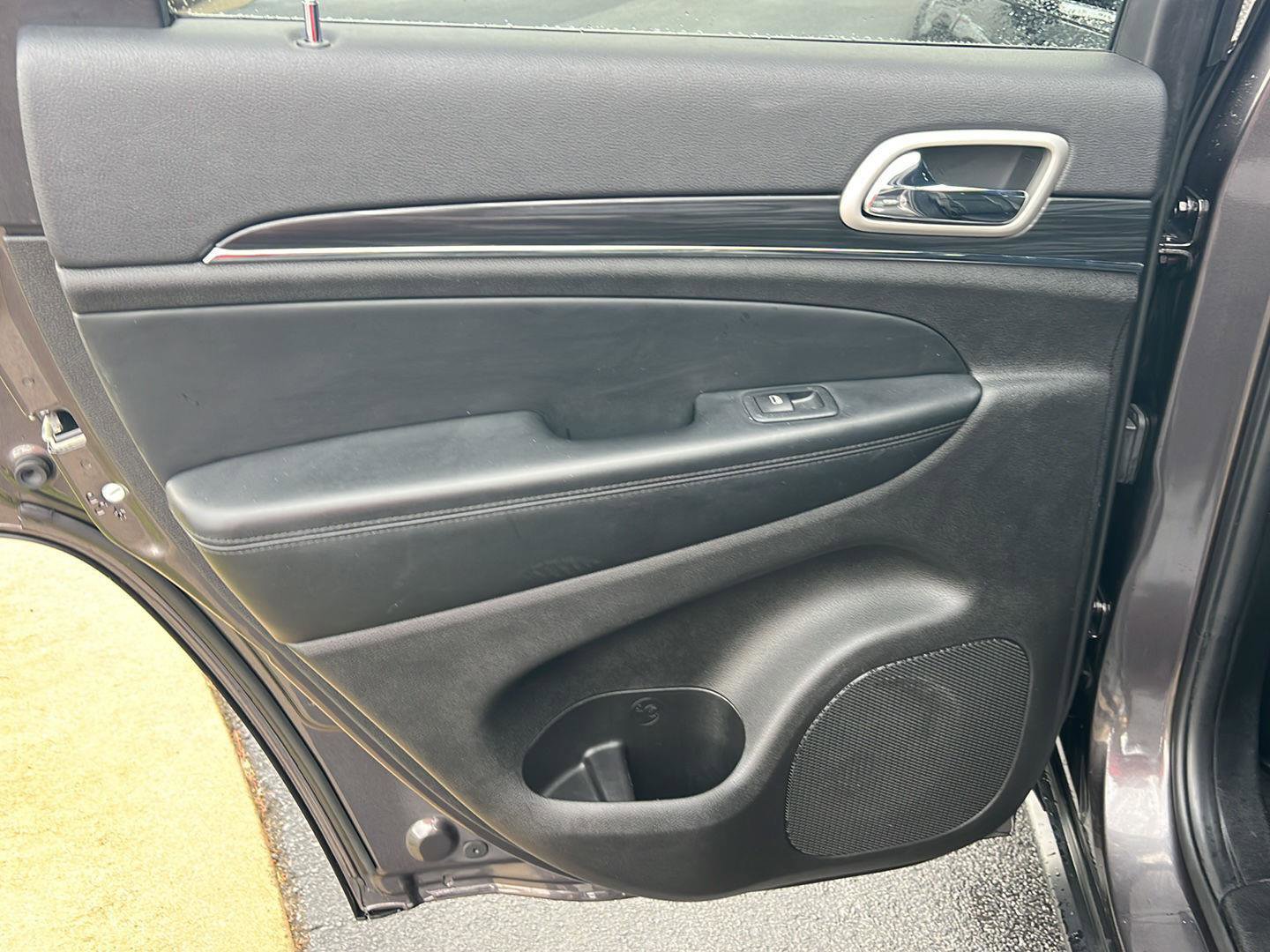 Used 2021 Jeep Grand Cherokee Limited w/ Sun & Sound Group image 17