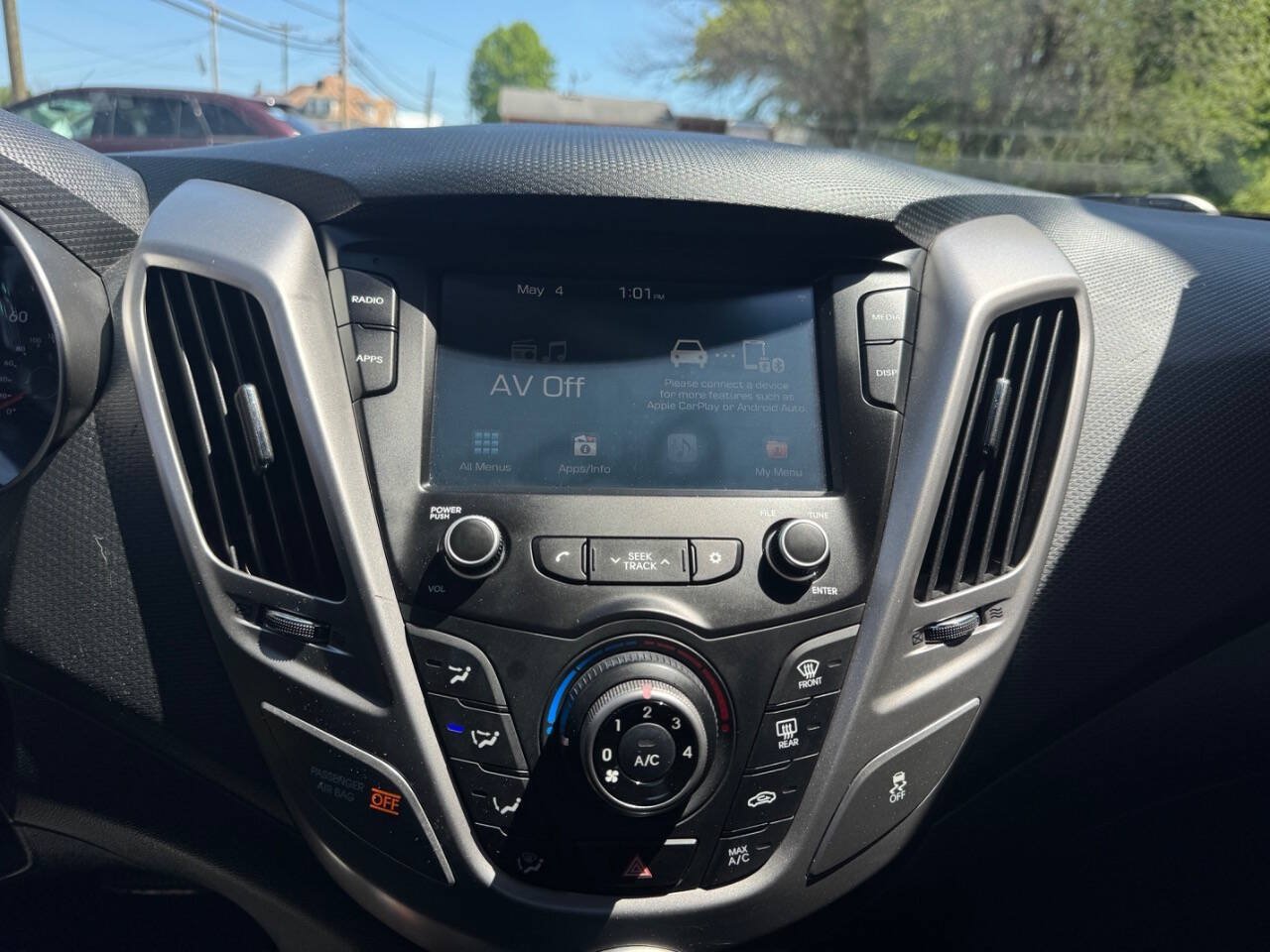 Used 2017 Hyundai Veloster FWD image 21