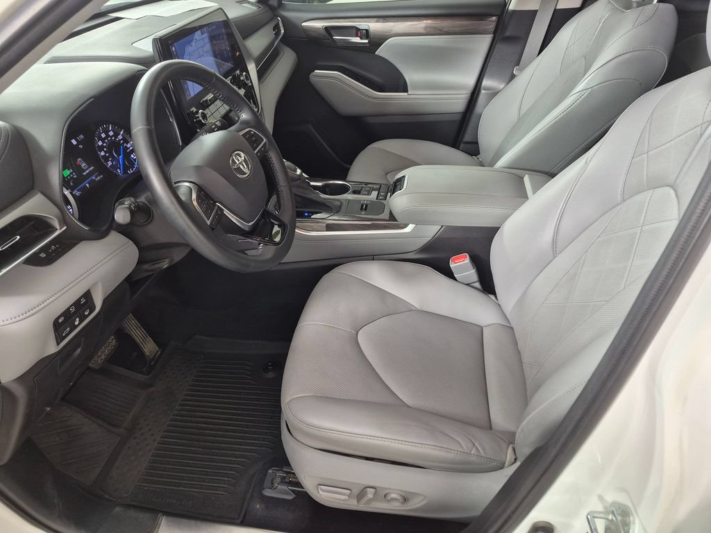 Used 2021 Toyota Highlander Platinum FWD image 22